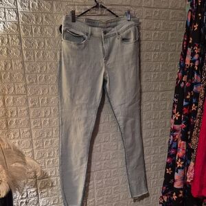 levis 711 skinny light wash on front darker on back euc